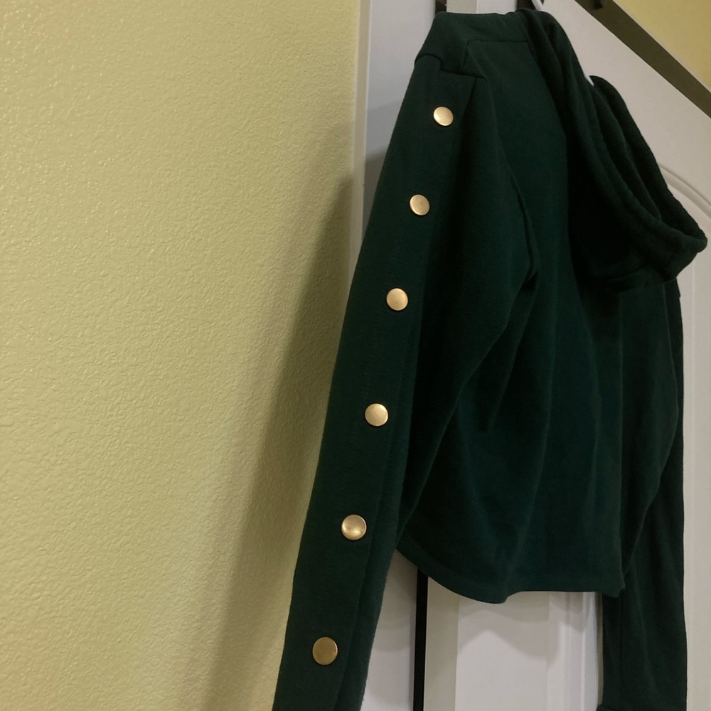 Heart Hips Deep Green women’s cropped hoodie gold button detail on the sleeves.